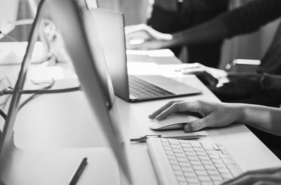 Vagas em tecnologia crescem 9,5% no Brasil e atraem profissionais em busca de salários maiores