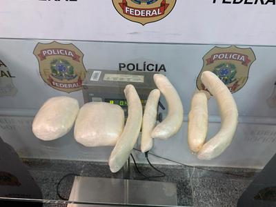Mulher é presa no Galeão com 1,5 kg de cocaína escondida