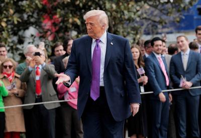 EUA escoltarão petroleiros no Estreito de Ormuz, diz Trump à TV americana