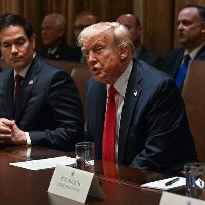 Trump diz que não vai "demitir pessoas" por vazamento de plano de ataque