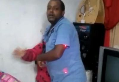 Vídeo: homem ameaça companheira com pedaço de vidro