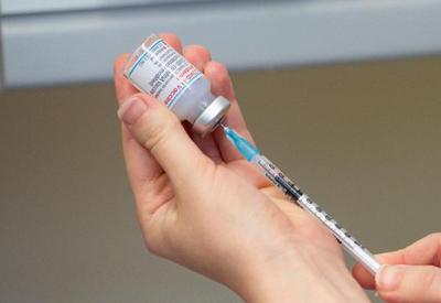 Moderna anuncia 100% de eficácia na vacina para jovens de 12 a 17 anos