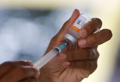 Prefeitos questionam decisão do governo suspender vacinação de adolescentes