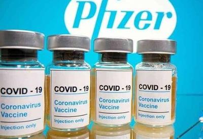 Vacinas da Pfizer geram bate-boca entre Doria e Queiroga nas redes