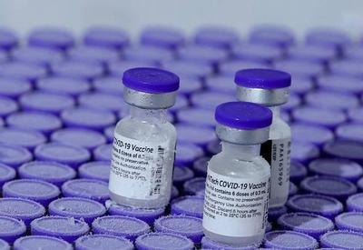 Vacina da Pfizer contra covid-19 tem aprovação total nos Estados Unidos