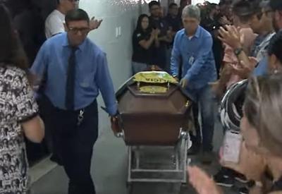 Policiais mortos por colega no Ceará são enterrados nesta 2ª feira