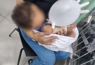 Mãe é presa ao tentar vender filho por R$ 1,2 mil em orla do litoral de São Paulo