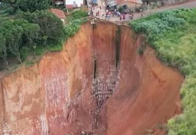 Erosão ameaça casas no MA; buracos podem chegar a 70 m de profundidade