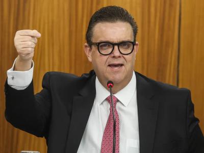 Calendário para ressarcir vítimas das fraudes no INSS ainda não foi definido pelo governo, diz ministro