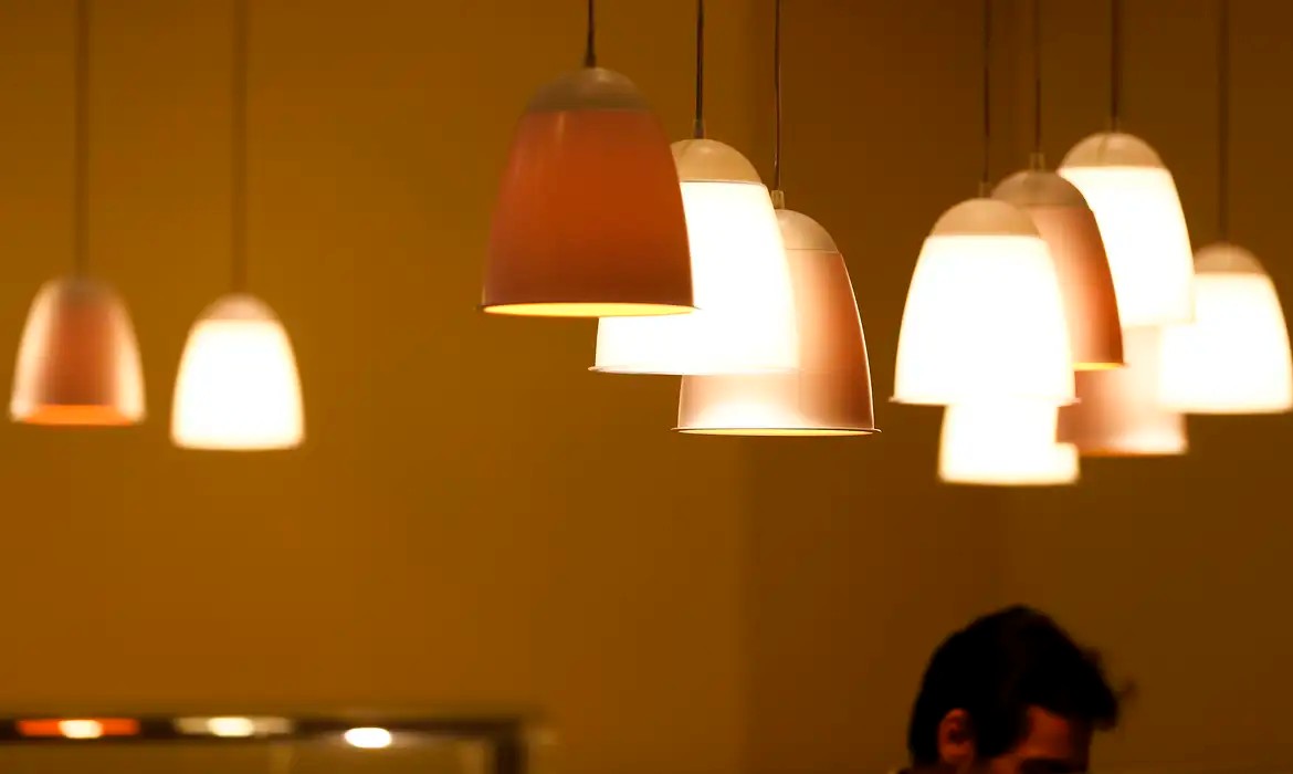Imagem da noticia Conta de luz mais baixa: Aneel anuncia bandeira amarela para novembro 