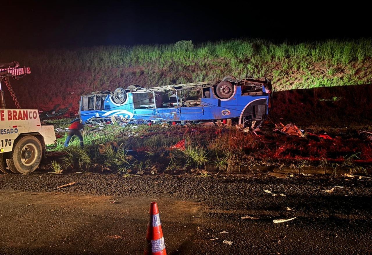 Imagem da noticia Acidente com ônibus de trabalhadores rurais deixa pelo menos 6 mortos no interior de SP