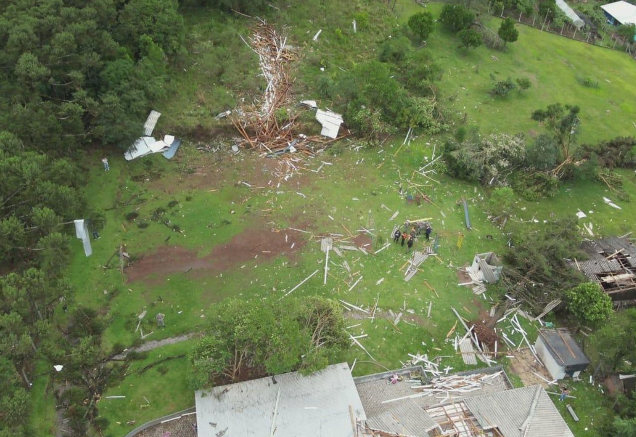 Imagem da noticia Tornado em Farroupilha, no RS, deixa estragos; veja imagens