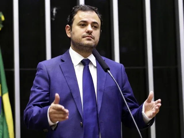 Imagem da noticia Deputado Glauber Braga é preso durante desocupação de campus da Uerj 