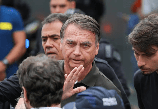 Imagem da noticia Senadores vão encontrar Bolsonaro em meio a impasse sobre candidaturas no Rio