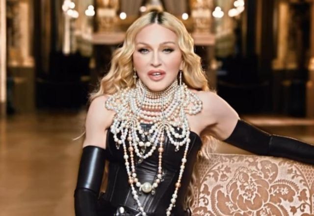Imagem da noticia Madonna no Rio: Multidão já se aglomera em frente ao palco do show