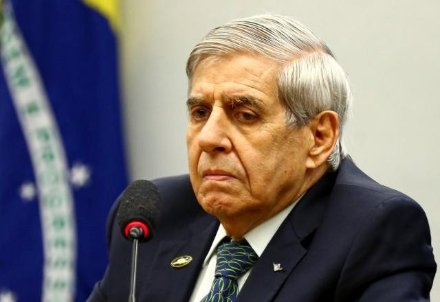 Imagem da noticia PF adia depoimento de general Heleno sobre "Abin paralela"