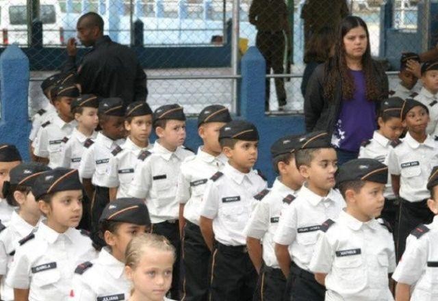 Imagem da noticia Tarcísio envia projeto de lei à Alesp para criação de escolas cívico-militares