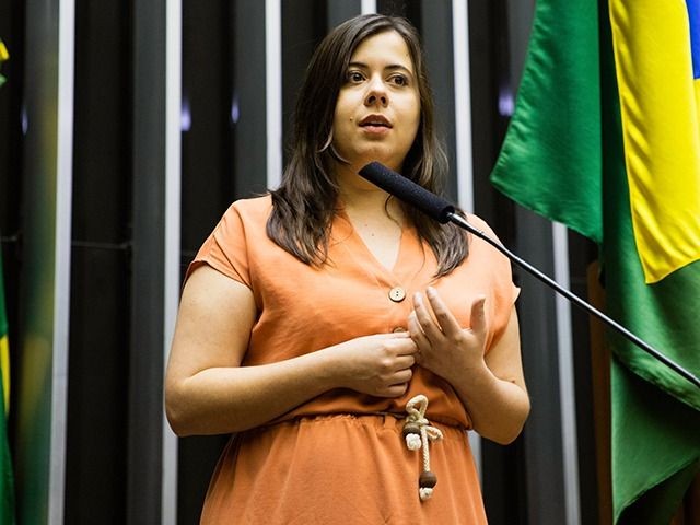 Deputada Sâmia Bonfim cria três propostas para garantir acesso ao aborto legal 