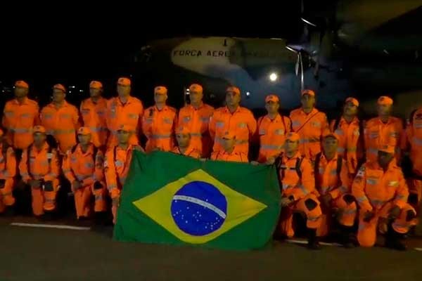 20 bombeiros que atuaram em Brumadinho embarcam para Moçambique