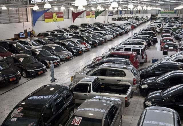 Imagem da noticia Produção de veículos caiu 1,9% em 2023; vendas tiveram alta de quase 10%