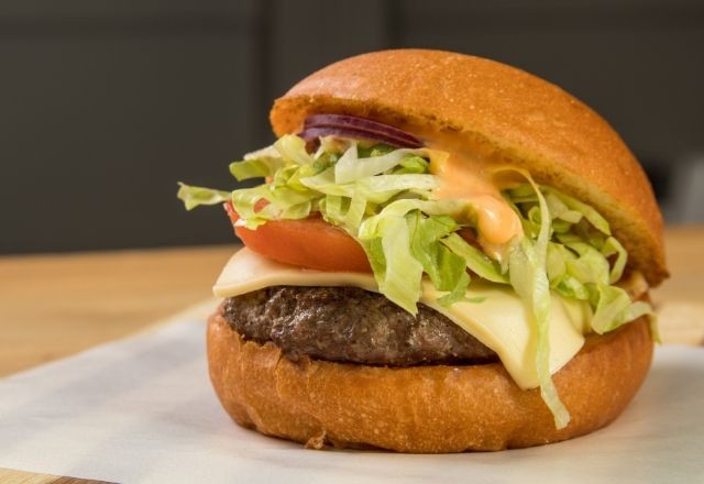 Imagem da noticia Dia mundial do hambúrguer: de lanche tímido importado a versão gourmet brasileiríssima