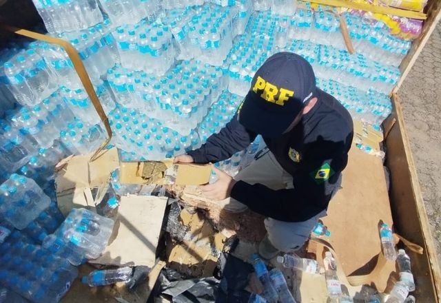 Imagem da noticia Toneladas de drogas são encontradas em carreta com doações para o RS