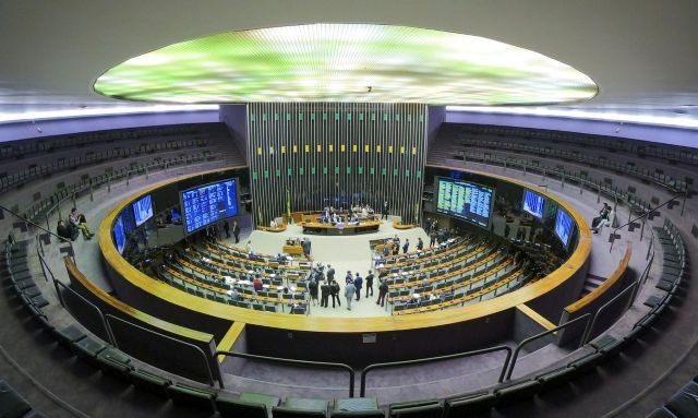 Imagem da noticia Comissão da Câmara aprova texto para combater imagens íntimas criadas com uso de inteligência artificial 