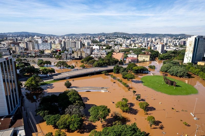 Imagem da noticia Não é hora de voltar para casa, diz Eduardo Leite para moradores de regiões afetadas