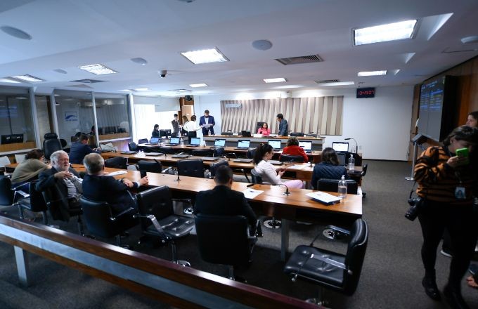 Imagem da noticia Comissão do Senado aprova criminalização de apologia à ditadura 