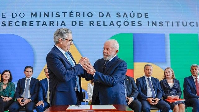 Imagem da noticia Gleisi Hoffmann e Alexandre Padilha assumem ministérios 