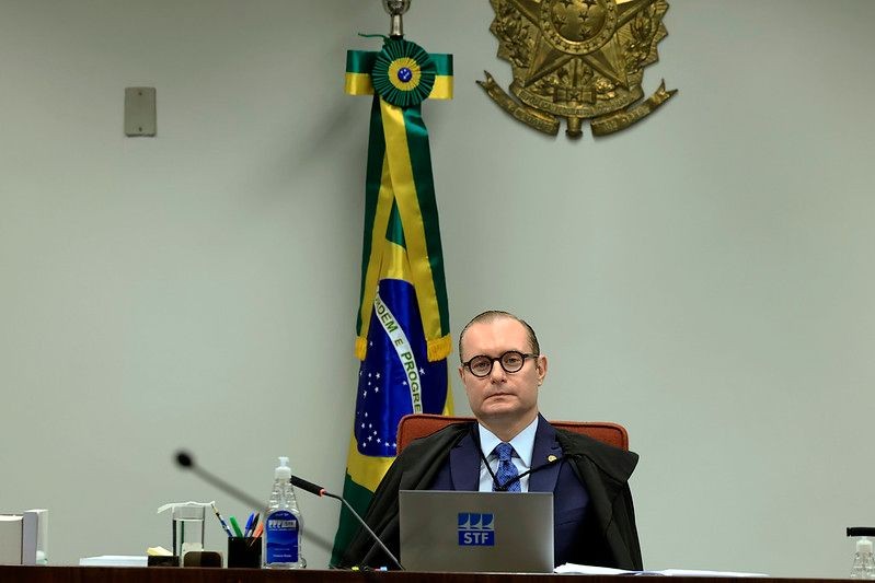 Imagem da noticia Acusado pode responder pelo 8 de janeiro sem ter participado, diz Zanin ao votar para tornar Bolsonaro réu