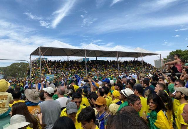 Imagem da noticia 7 de Setembro: famílias acompanham o desfile
