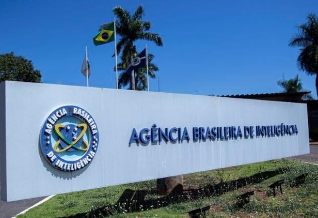 Imagem da noticia Poder Expresso: Ibaneis volta ao comando da capital federal; PF na mira da Abin