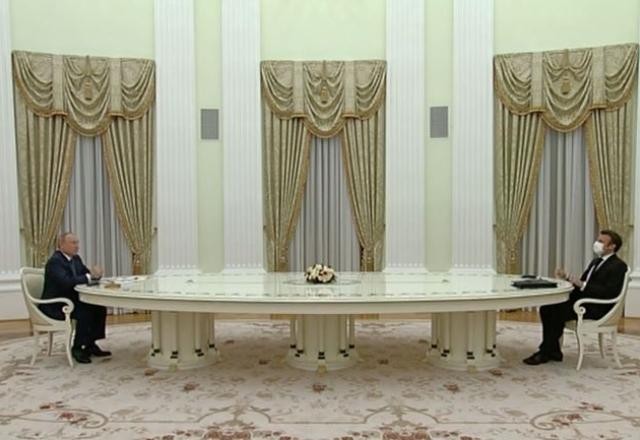 Imagem da noticia Macron conversa com Putin para tentar evitar invasão da Ucrânia