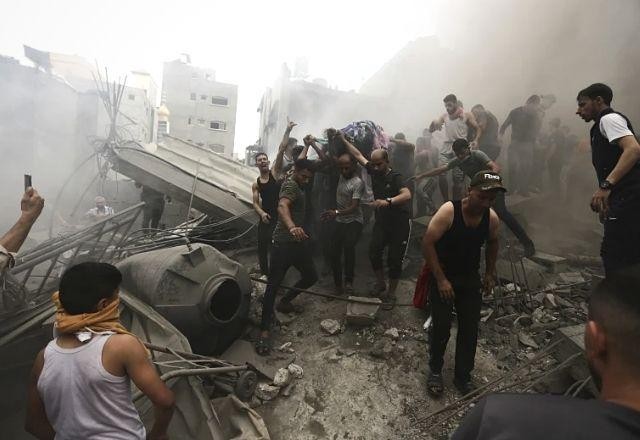 Imagem da noticia SBT News na TV: Guerra entre Israel e Hamas deixa 4 mil mortos; entre eles 2 brasileiros