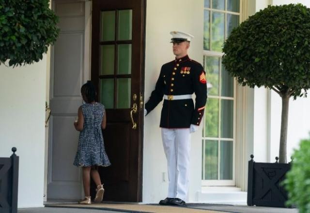 Filha de George Floyd visita a Casa Branca