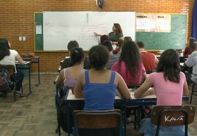 Imagem da noticia Abandono escolar é oito vezes maior entre jovens de famílias pobres