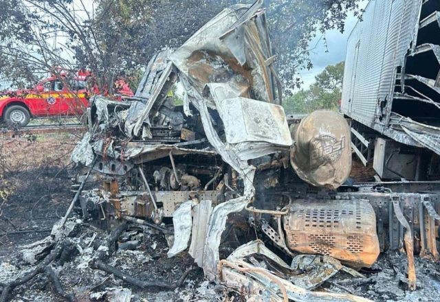 Imagem da noticia Acidente entre carreta e caminhão deixa dois mortos em Minas Gerais