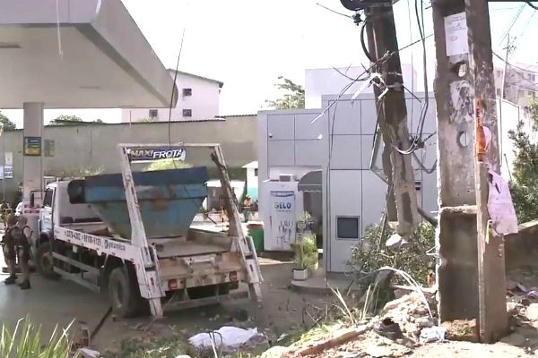 Acidente de caminhão deixa dois mortos em Salvador