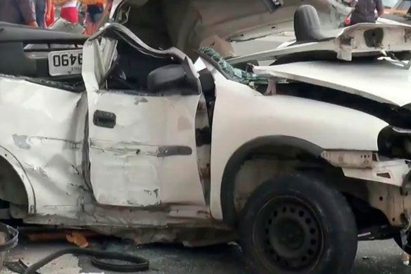 Acidente grave com veículo dirigido por menor de idade deixa um morto e cinco feridos