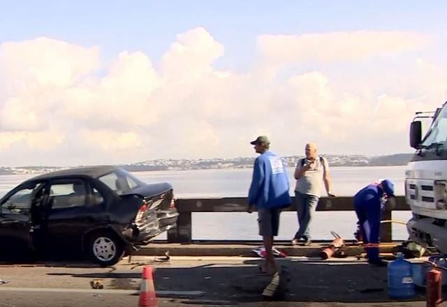 Engavetamento na Ponte Rio-Niterói deixa motoristas presos a ferragens