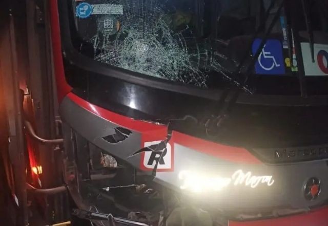Imagem da noticia Dois romeiros morrem atropelados na Via Dutra