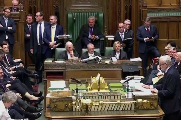 Acordo de Brexit é rejeitado pelo Parlamento do Reino Unido
