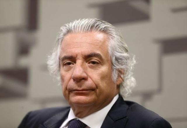 Pires desiste oficialmente da Petrobras e cria impasse no governo