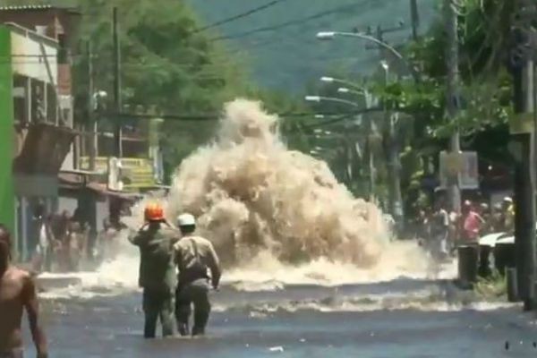 Imagem da noticia Adutora rompe na zona oeste do Rio de Janeiro