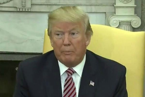 Imagem da noticia Advogado de Trump afirma que pagou 130 mil dólares para atriz pornô