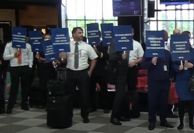 Imagem da noticia Segundo dia de greve dos aeronautas tem 102 atrasos e 35 cancelamentos de voos