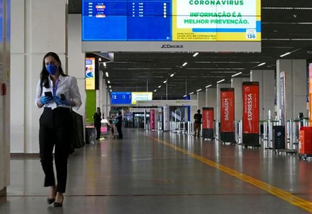 Imagem da noticia Anvisa retira obrigatoriedade do uso de máscaras em voos e aeroportos