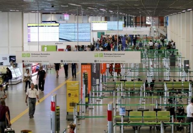 Imagem da noticia Governo cancela exigência de teste de covid-19 para entrada no Brasil