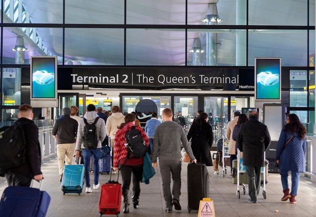 Imagem da noticia Aeroporto de Heathrow, em Londres, retoma operações após incêndio em subestação elétrica